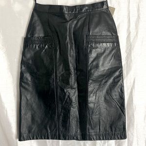 Avanti Vintage 90’s genuine black leather pencil skirt with pockets. Size 10